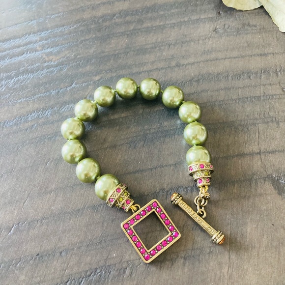 Heidi daus crystals bronze tone bangle and faux pearls toggle clasp bracelet. - Picture 8 of 12